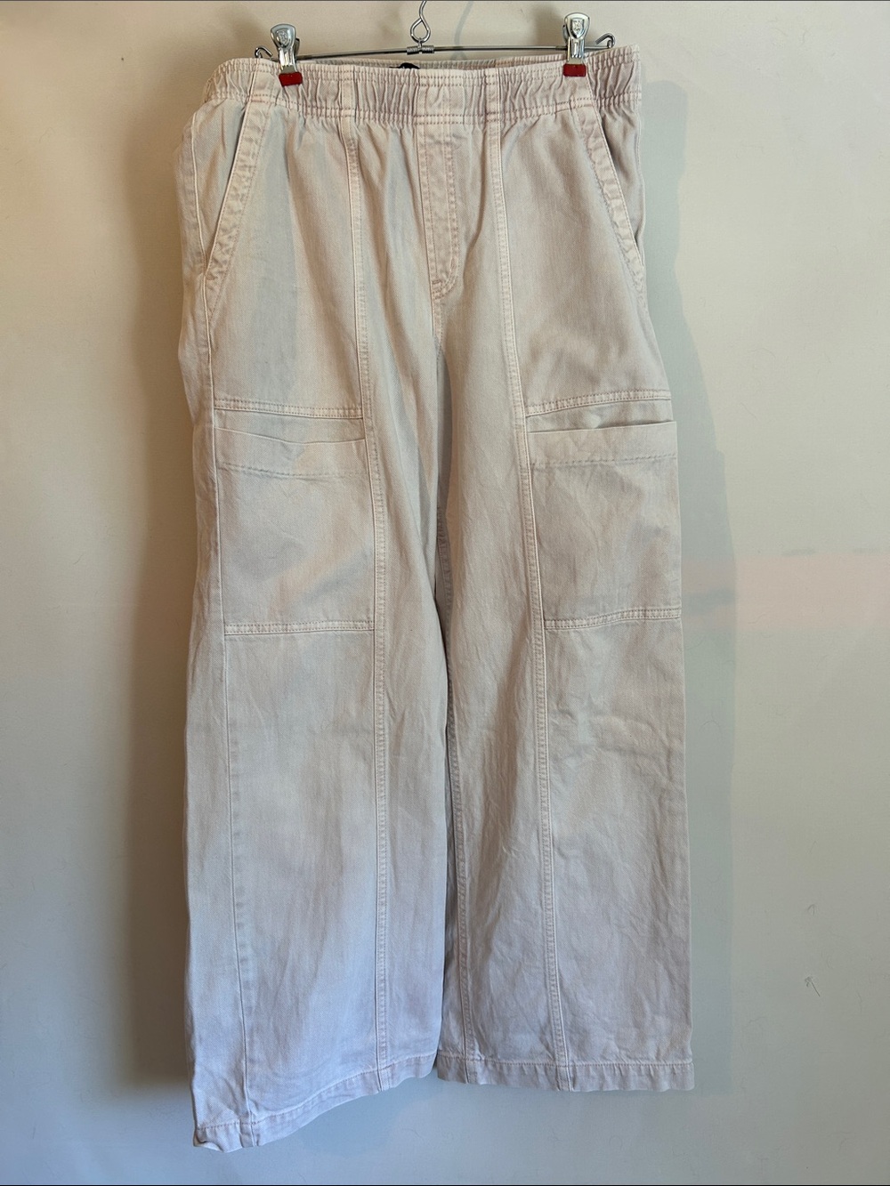 Gap Women’s high rise Wide-Leg Cargo Pants in Light pink medium